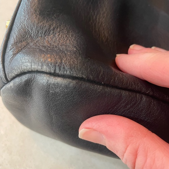 Black/Navy Quality Leather Vintage Etienne Aigner Hand Bag with Gold Accents - Picture 17 of 17